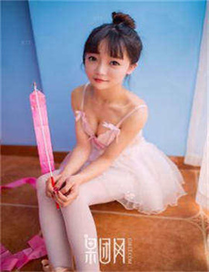 客厅里H亲女